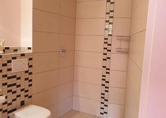 Catherine House Отель